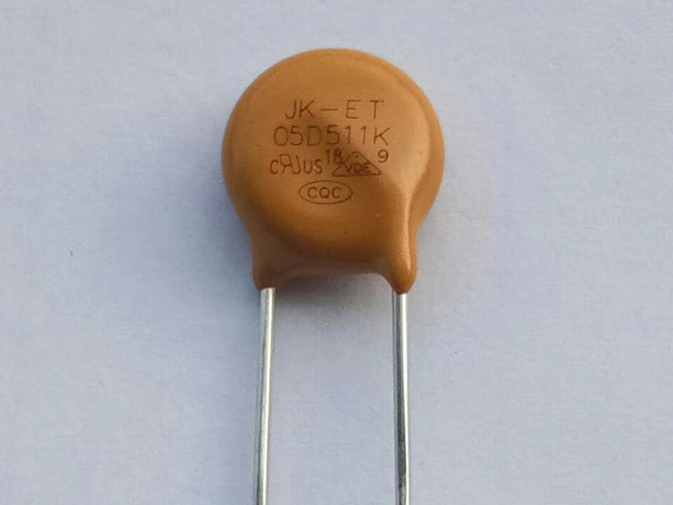 110pF 05D221K 压敏电阻